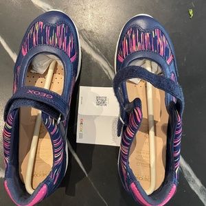 BNWT Geox girls shoes , size 34